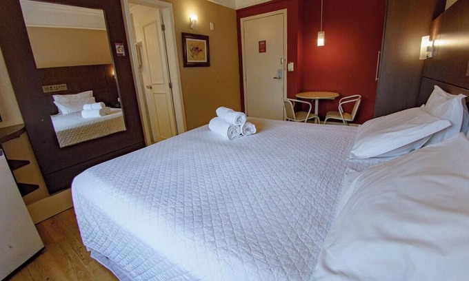 Republica Hotel | Modern 2-Unit Stay in São Paulo w/Private Bathrooms & Work Desks for Business