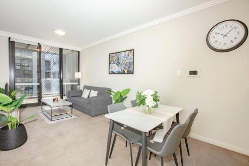 Wentworth Point Apartment | Modern 2B1B Apt at Wentworth Point