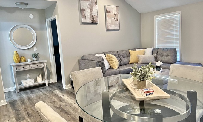 Richmond House | Modern 2bd 2ba- Near I-75, Free WiFi, No Steps