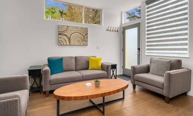 Genesee House | Modern 2BD House, West Seattle. A/C. Walk Score 95