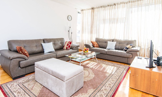 Old Town Apartment | Modern 2bdr Apartment in the Center- Free Parking