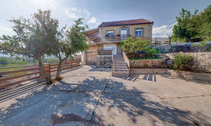 Dodosi House | Modern 2BDR Holiday Home in Skadar lake vicinity
