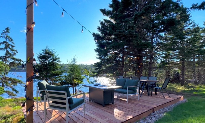 Bayside House | Modern 2Bdr House w/Ocean Beachfront 20 min to Halifax & Peggy's Cove