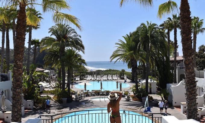 Santa Barbara House | Modern 2BR 2BA beaches, pool, UCSB