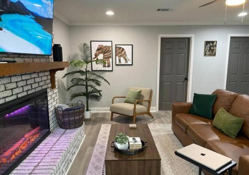 Asheboro Apartment | Modern 2BR Aparment near NC ZOO w Parking