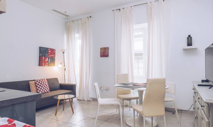Gibraltar Apartment | Modern 2BR Apartment Just Off Main Street