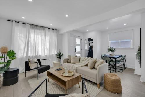 Ottawa Division Apartment | Modern 2BR Apt Near Downtown Ottawa FREE PARKING
