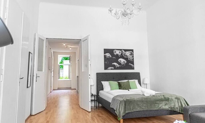 Wahring Apartment | Modern 2BR Apt. Perfect for Long and Short Stays