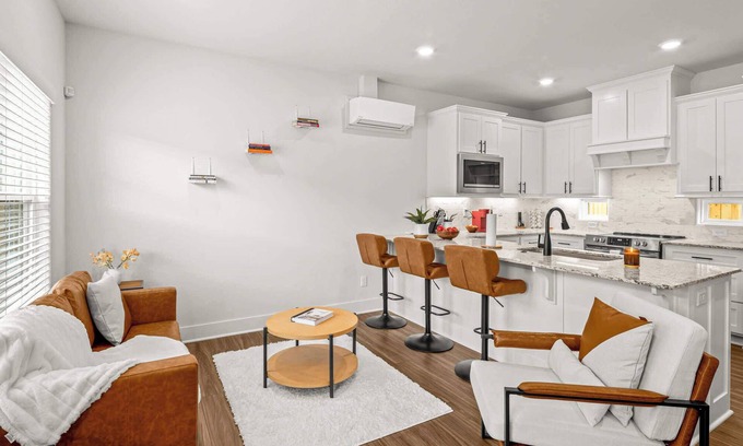 Fayetteville Condo | Modern 2BR Condo | Near U of A & Razorback Stdm