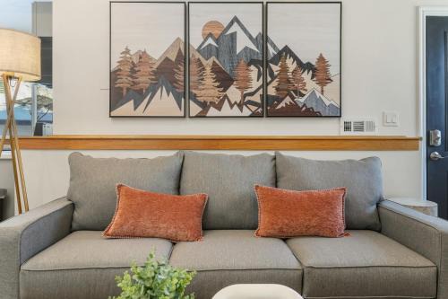 Sandy House | Modern 2br Escape Mountain View & Gully Access