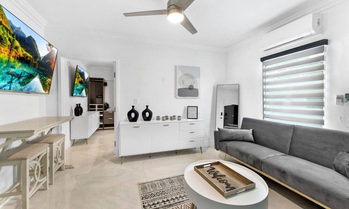 Tavernier Apartment | Modern 2BR Getaway | Full Kitchen + Bunks + AC