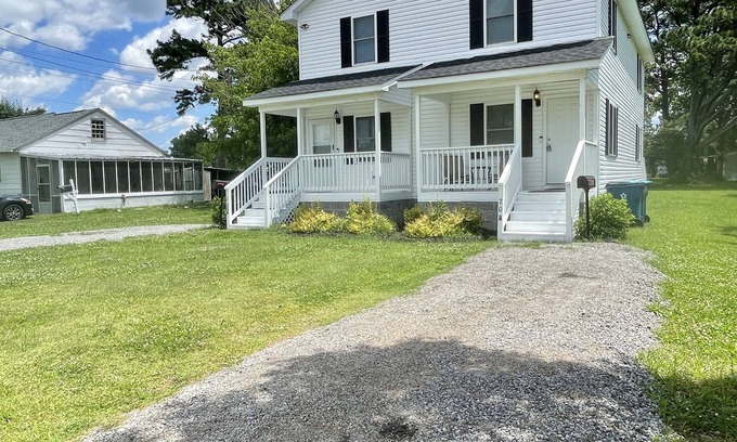 Murfreesboro House | Modern 2BR Getaway: Walk to Chowan University & Local Eats!