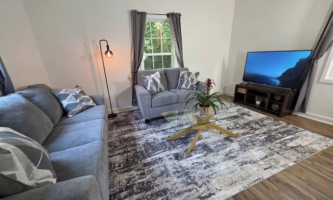 Judson House | Modern 2BR Great for Work & Family - 6 Min from Downtown Greenville