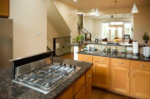 Washington Ave./ Memorial Park Apartment | Modern 2BR Home - Memorial Park