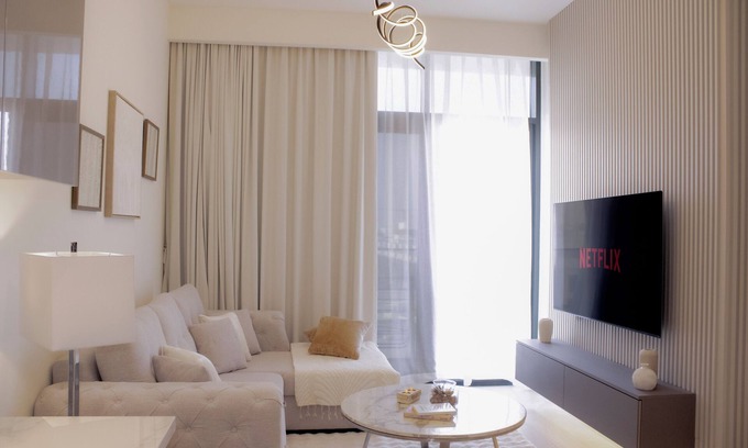 Trade Centre 1 Apartment | Modern 2BR Near Downtown - Sleeps 6 - Pool & GYM