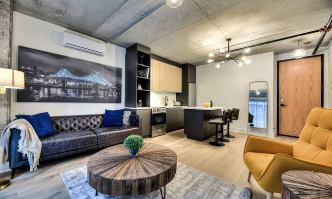 Cite Multimedia Apartment | Modern 2BR Suite Old Montreal B2
