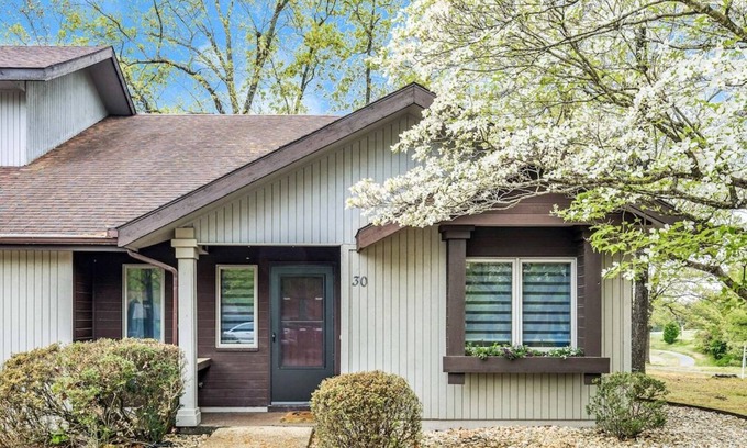 Bella Vista House | Modern 2BR Townhouse | Near Bike Trails & Golf