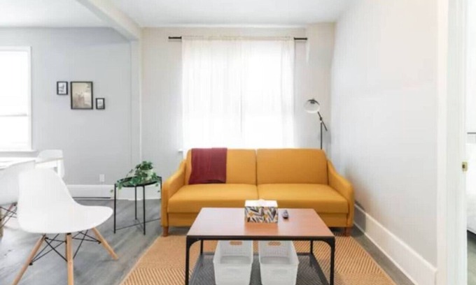 Walkerville Apartment | Modern 2BR Walkerville Stay w/Parking & WiFi