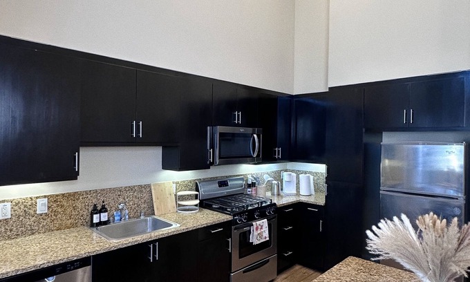 South Arroyo Apartment | Modern 2BR with Sleeping Loft and Mountain View with 3 mins to Oldtown