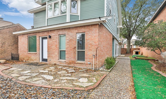 Houston House | Modern 3 Bed 2.5 Bath Home in North Houston