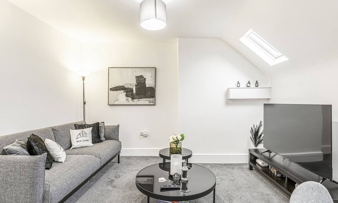 Forest Fields Apartment | Modern 3 Bed Apartment | City Center, FREE PARKING
