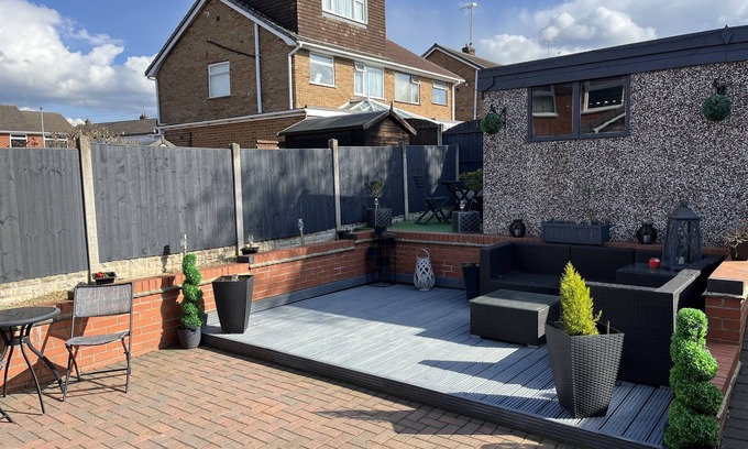 Burton on Trent House | Modern 3 Bedroom Property in Quiet Location