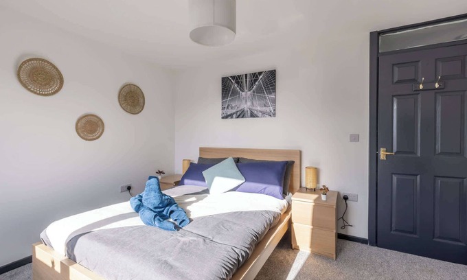 Cramlington House | Modern 3 Bed House-Free Parking