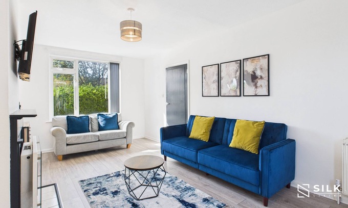 Cosham Apartment | Modern 3-Bed | Home Near QA Hospital | Sleeps 7