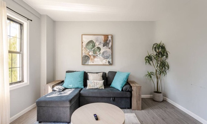 Black Rock Historic District House | Modern 3 Bed House in Black Rock