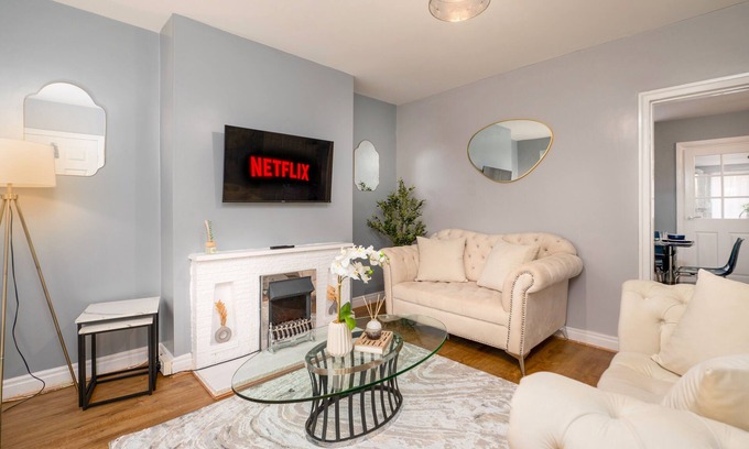 Warmsworth House | Modern 3 bed minutes from the A1