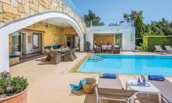 Giolou Villa | Modern 3 bed villa with hot tub room!