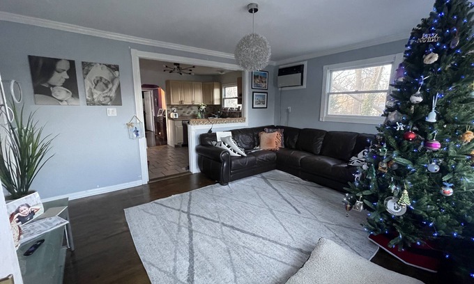 Elwood House | Modern 3 bedroom 2 bath cozy home with full basement