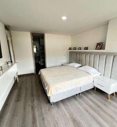La America Apartment | Modern 3 Bedroom Apartment with balcony