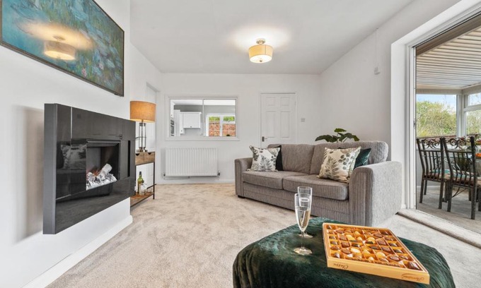 Newbold Coleorton Apartment | Modern 3 Bedroom Bungalow with Style & Comfort in Leicestershire