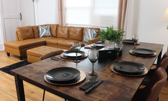 Kingston Apartment | Modern 3 bedroom bungalow house, private parking, Bbq area/Wifii