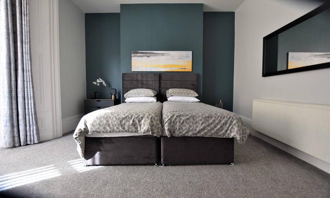 Sunderland Apartment | Modern 3 bedroom City Centre flat. Free parking.