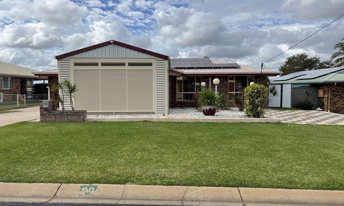 Gracemere House | Modern 3 Bedroom fully A/C Town House with lock up garage and super fast WiFi