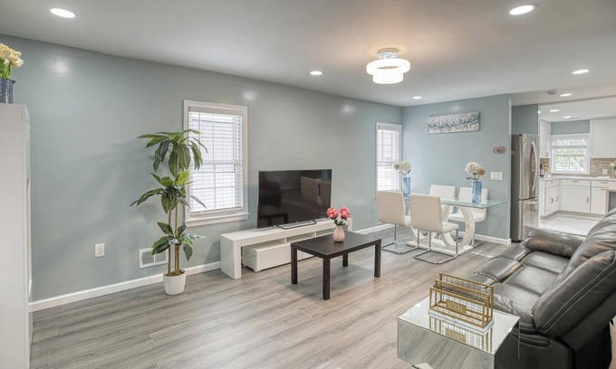 Princeton House | Modern 3-bedroom house in Downtown Princeton with fitness room, AC, parking.