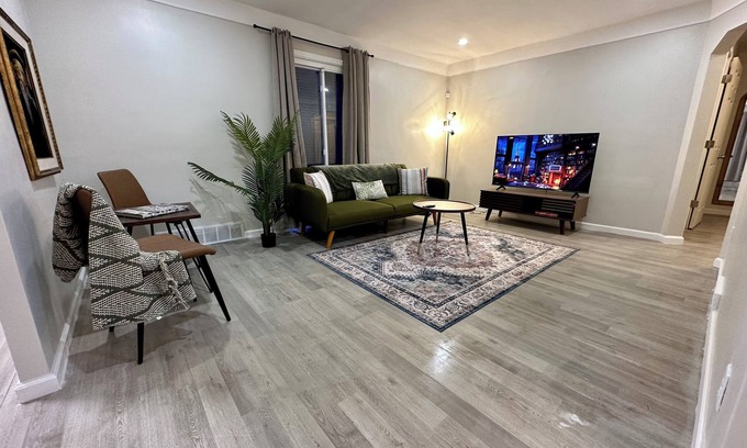Detroit House | Modern 3-bedroom house with WiFi and AC in North Rosedale Park