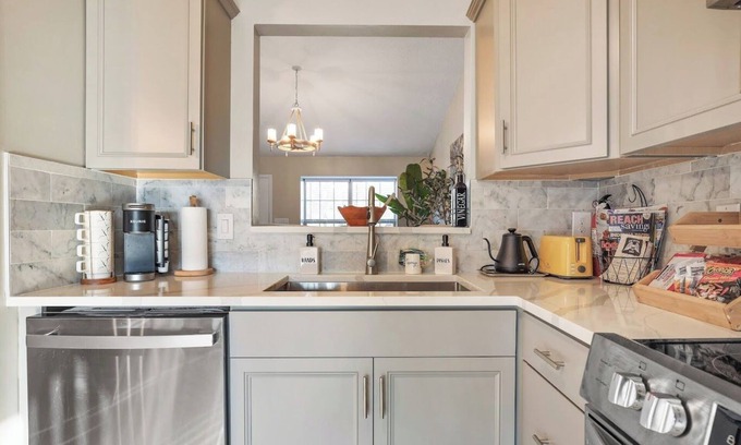 Westfield House | Modern 3 bedroom ranch located minutes from Grand Park!