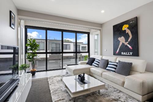 Greenway House | Modern 3-Bedroom Townhouse in Quiet Greenway