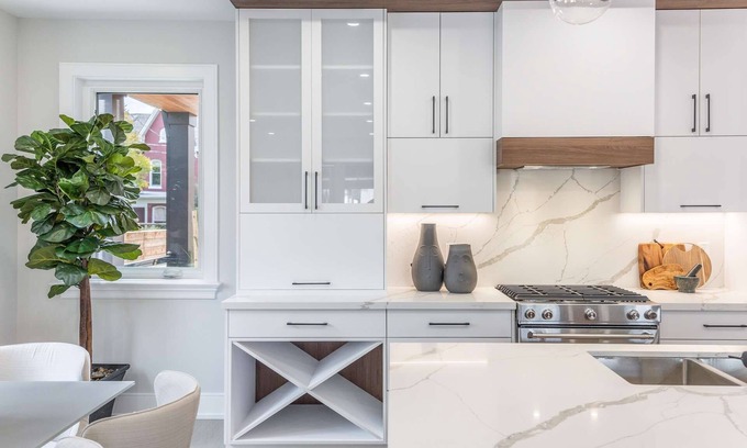Beaconsfield Village House | Modern 3 Bedrooms 3 Bathrooms House Downtown+Parking