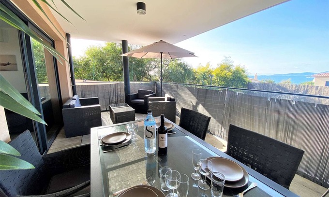 Pietrosella Apartment | Modern 3-Room Apartment with Terrace - Sleeps 6