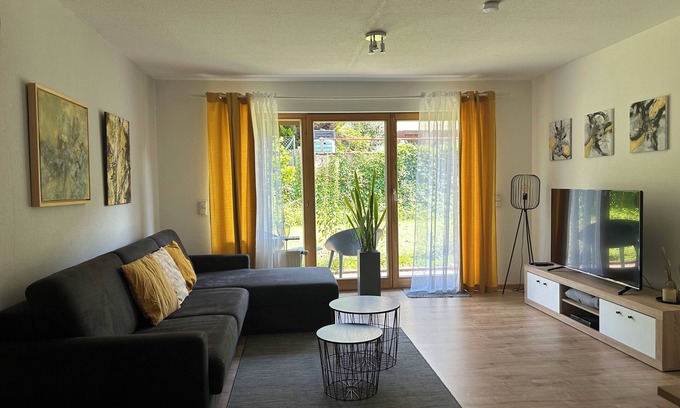 Goldbach Apartment | Modern 3-room apartment, up to 6 persons, garden, WLAN, conveniently located A3