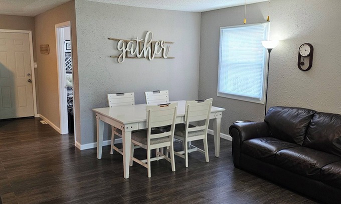 Champaign House | Modern 3BD/2BA near U of I with a large master suite!