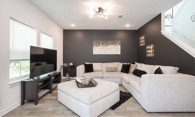 West Akron House | Modern 3Bdrm Home | Family-Friendly, Close to Zoo