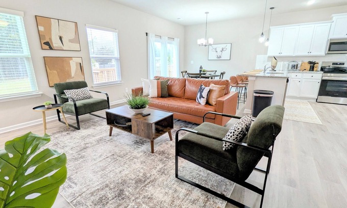 Huntersville House | Modern 3BR/2.5BA Huntersville Townhome Perfect for Remote Work & Families