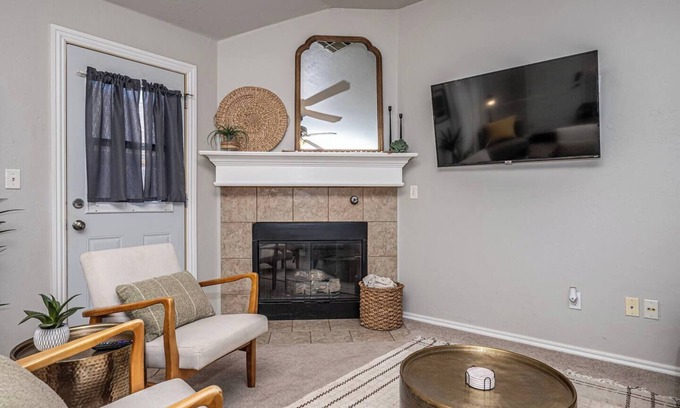 Oklahoma City Apartment | Modern 3BR/2BA Near Tinker AFB & OKC!