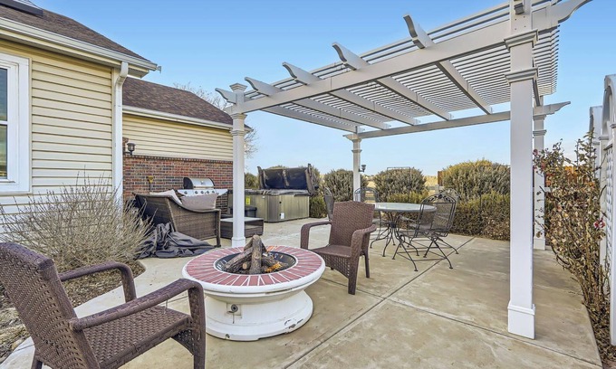 Brighton House | Modern 3BR 3 Bath Ranch, Resort Oasis with Hot Tub,Fire Pit Workspace Near DIA