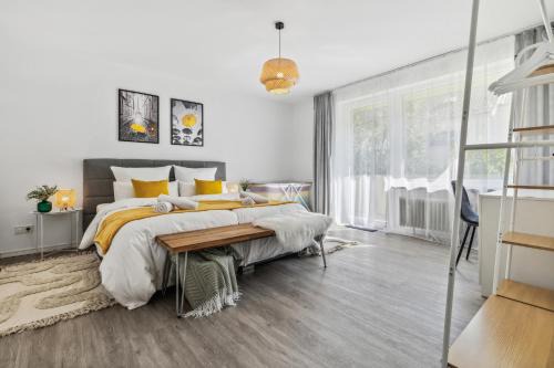 Homburg Apartment | Modern 3BR Apartment Homburg - Uniklinik 1km - Relax & Work - Self Check-in